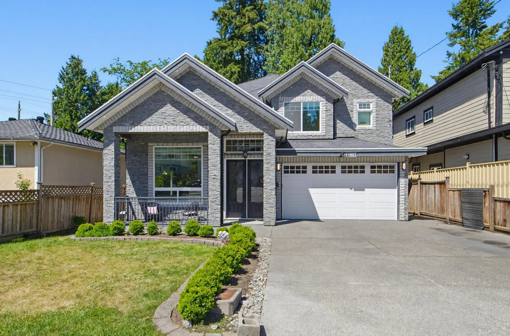 House for sale at 11903 97 Avenue Surrey British Columbia - MLS: R3127653