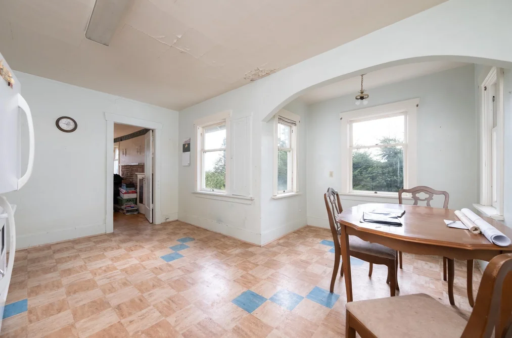 1195 DEMPSEY ROAD, North Vancouver BC V7K 1S4, North Vancouver BC — Residential for Sale - Photo 2