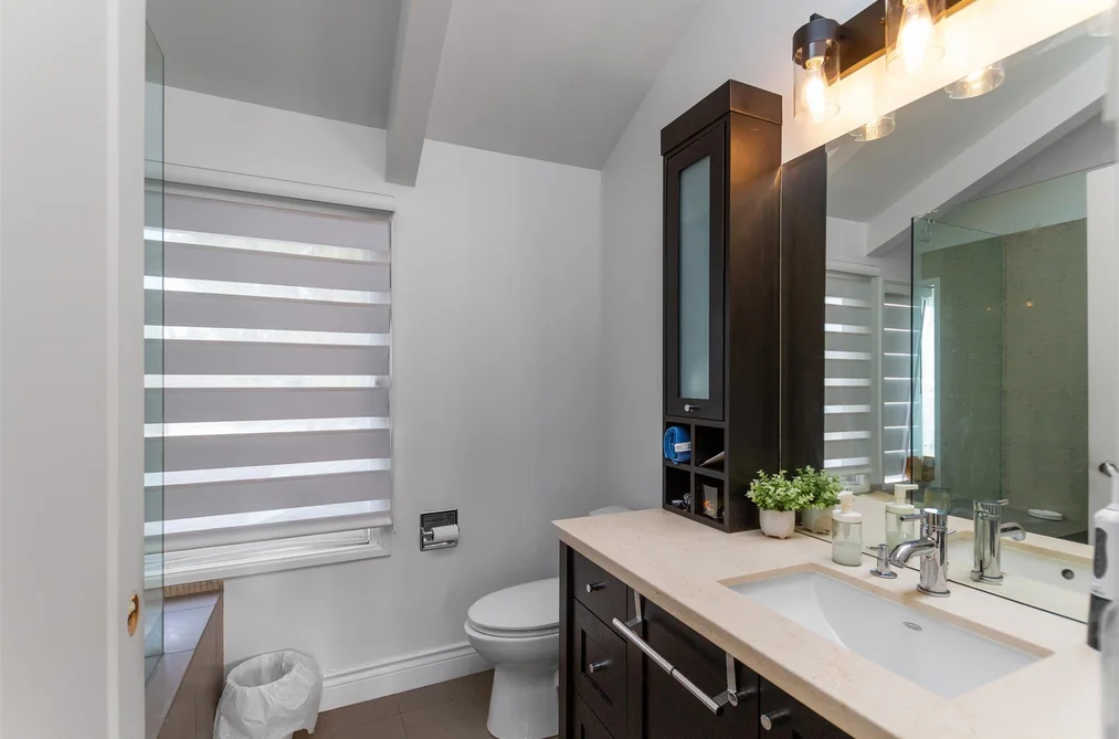 1195 W 50th Avenue, Vancouver, BC - House for Sale - Photo 11 of 17 1195 W 50th Avenue, Vancouver, BC - House for Sale - Photo 11 of 17