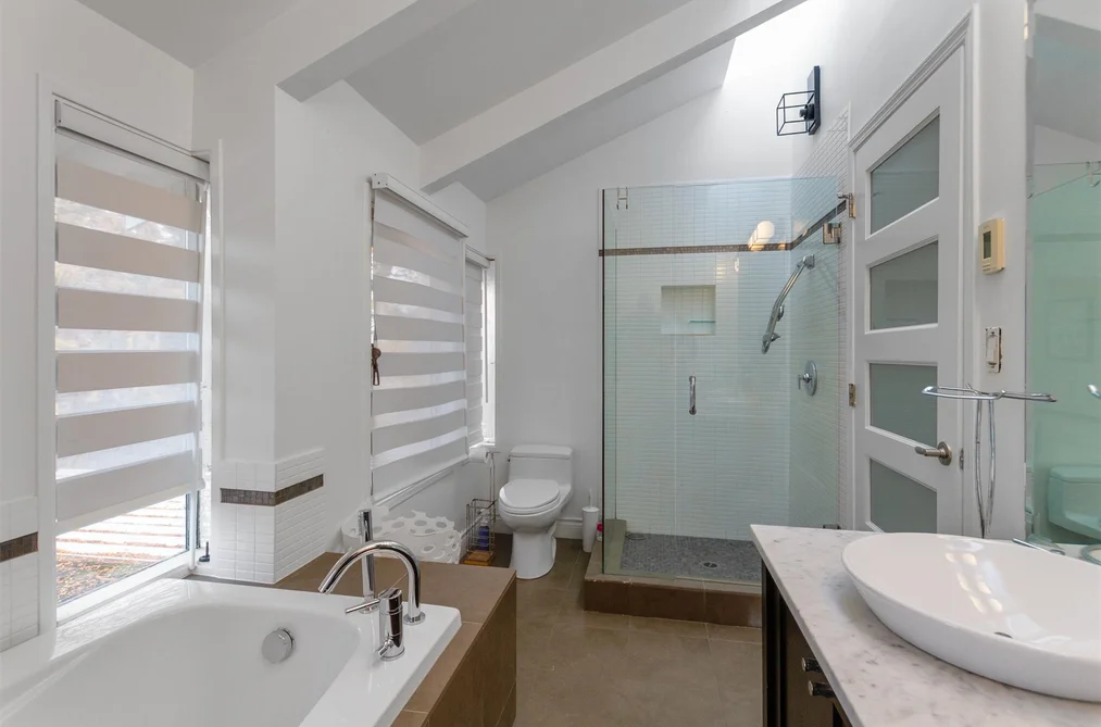 1195 W 50th Avenue, Vancouver, BC - House for Sale - Photo 12 of 17 1195 W 50th Avenue, Vancouver, BC - House for Sale - Photo 12 of 17