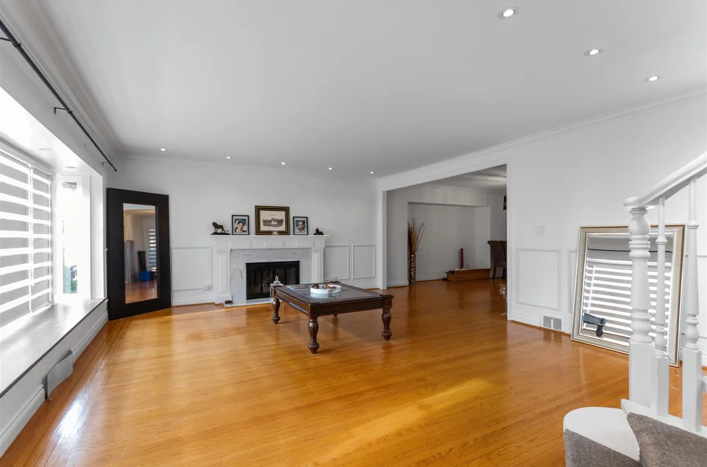 1195 W 50th Avenue, Vancouver, BC - House for Sale - Photo 2 of 17 1195 W 50th Avenue, Vancouver, BC - House for Sale - Photo 2 of 17