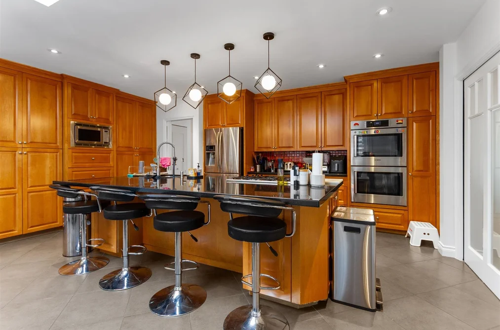 1195 W 50th Avenue, Vancouver, BC - House for Sale - Photo 7 of 17 1195 W 50th Avenue, Vancouver, BC - House for Sale - Photo 7 of 17