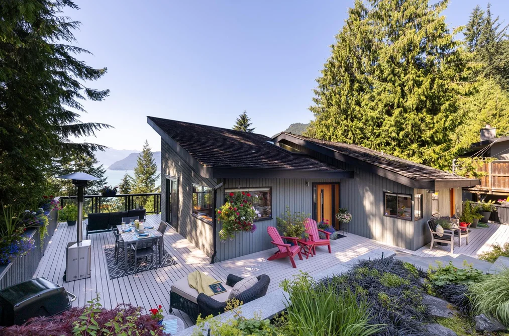 House for sale at 120 Mountain Drive Lions Bay British Columbia - MLS: R3122876