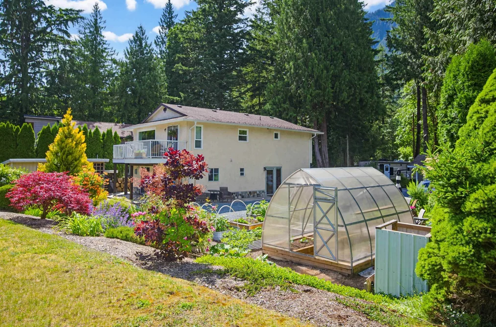 120 ROBERTSON CRESCENT, Hope BC V0X 1L4, Hope BC — Residential for Sale - Photo 2