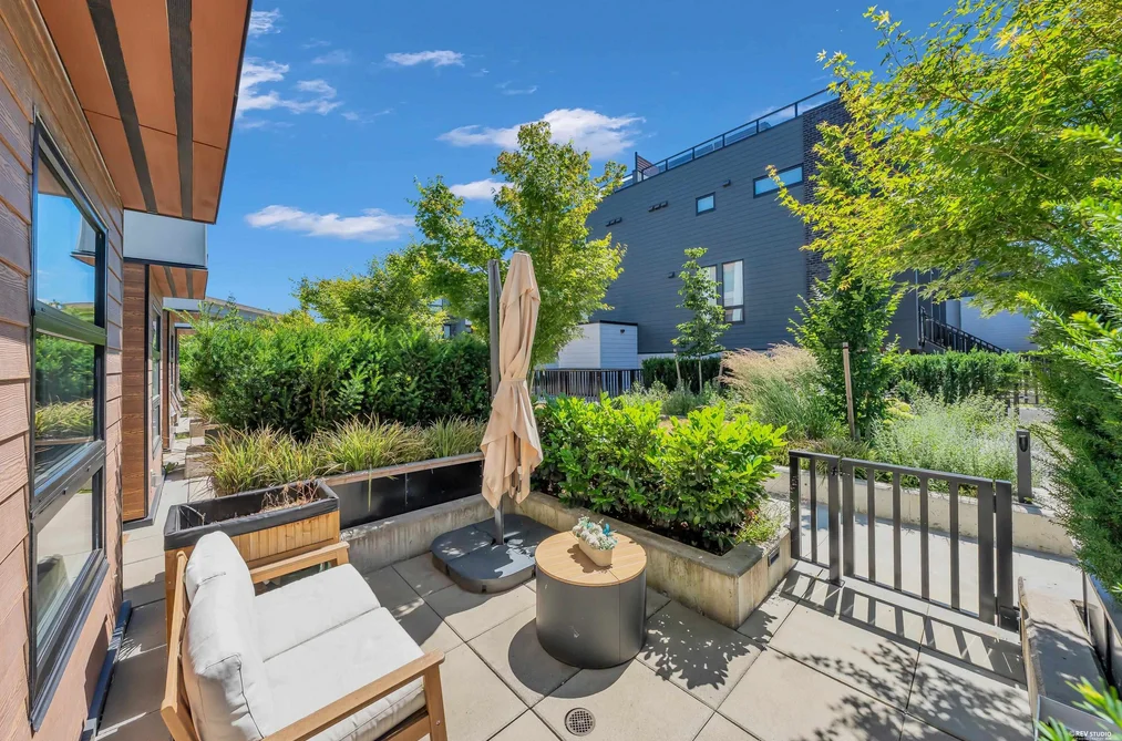 1202 6085 IRMIN STREET, Burnaby BC V5J 5C5, Burnaby BC — Residential for Sale - Photo 2