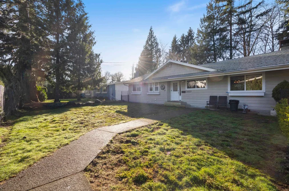 12037 208 STREET, Maple Ridge BC V2X 4W9, Maple Ridge BC — Residential for Sale - Photo 2