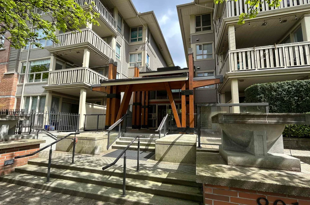 Condo for sale at 121 801 Klahanie Drive Port Moody British Columbia - MLS: R3116562