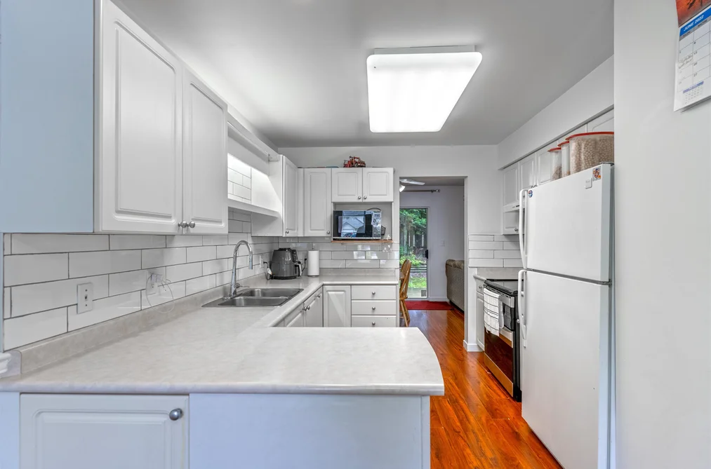 121 8655 KING GEORGE BOULEVARD, Surrey BC V3W 5C4, Surrey BC — Residential for Sale — Photo 10 of 39