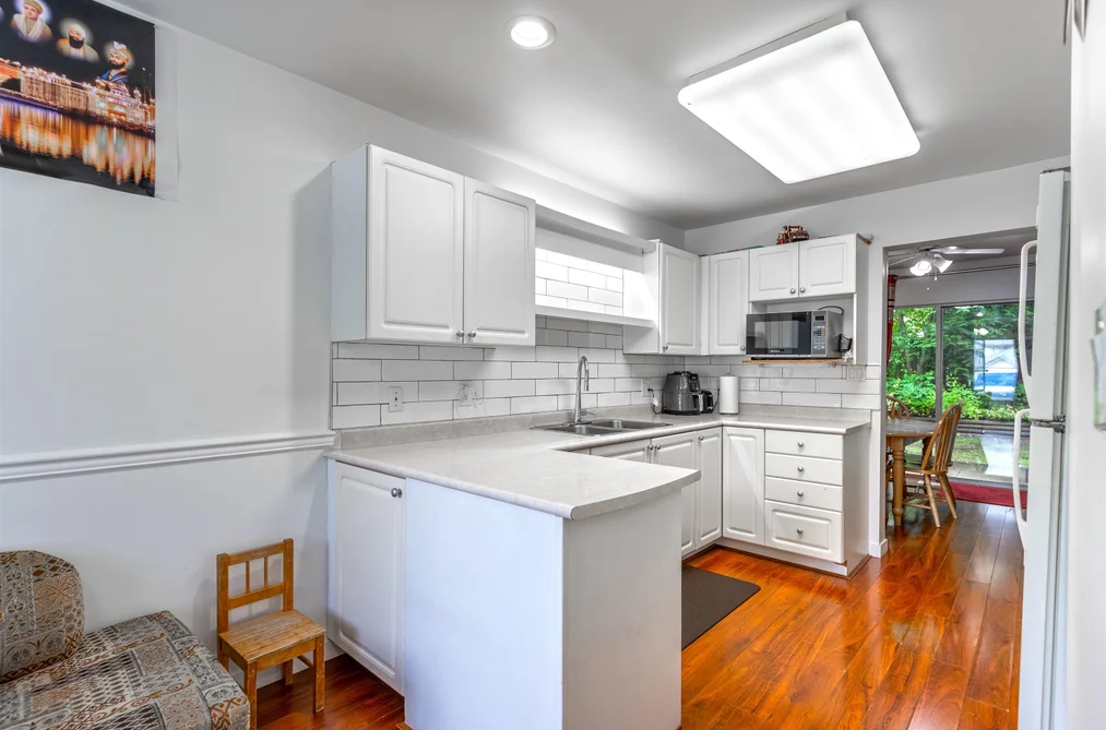 121 8655 KING GEORGE BOULEVARD, Surrey BC V3W 5C4, Surrey BC — Residential for Sale — Photo 11 of 39