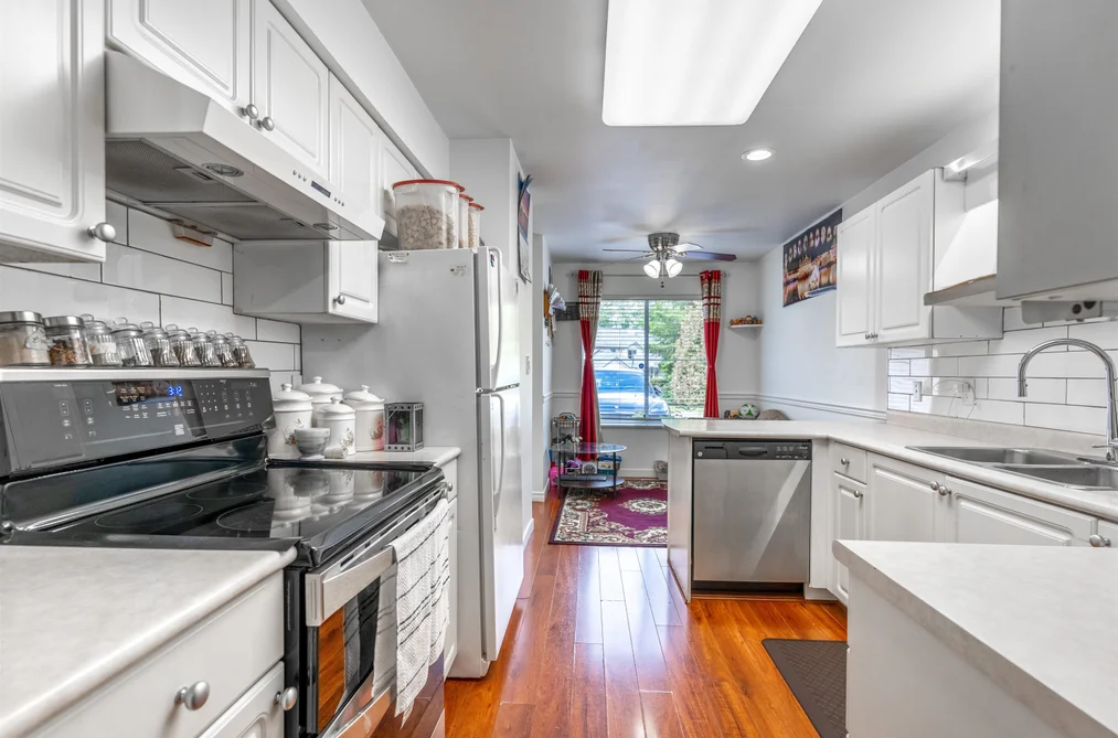121 8655 KING GEORGE BOULEVARD, Surrey BC V3W 5C4, Surrey BC — Residential for Sale — Photo 13 of 39