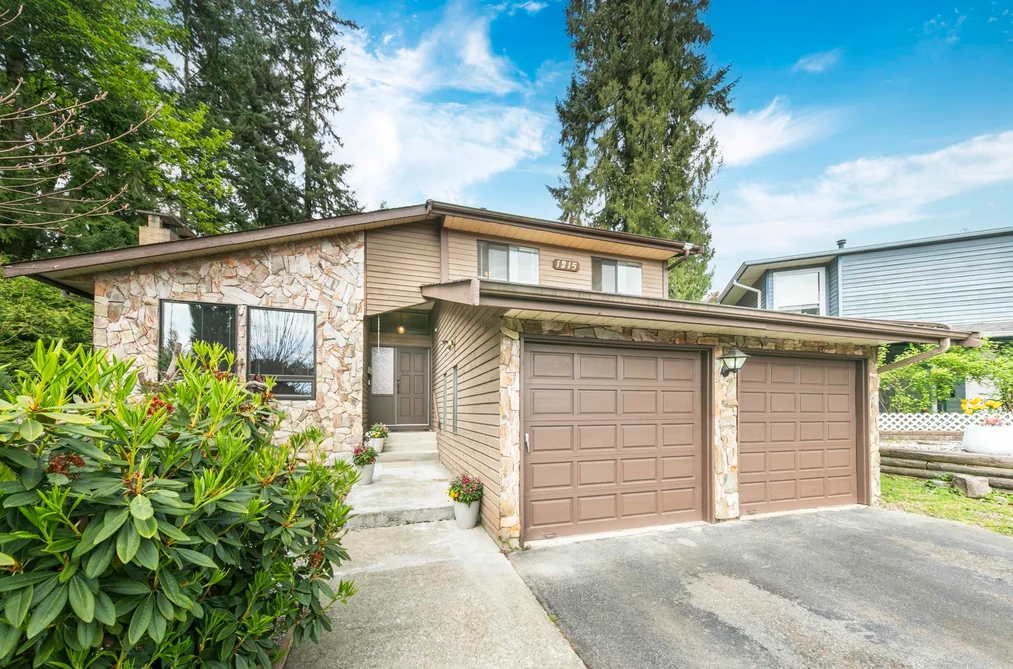 House for sale at 1215 Cypress Place Port Moody British Columbia - MLS: R3115637