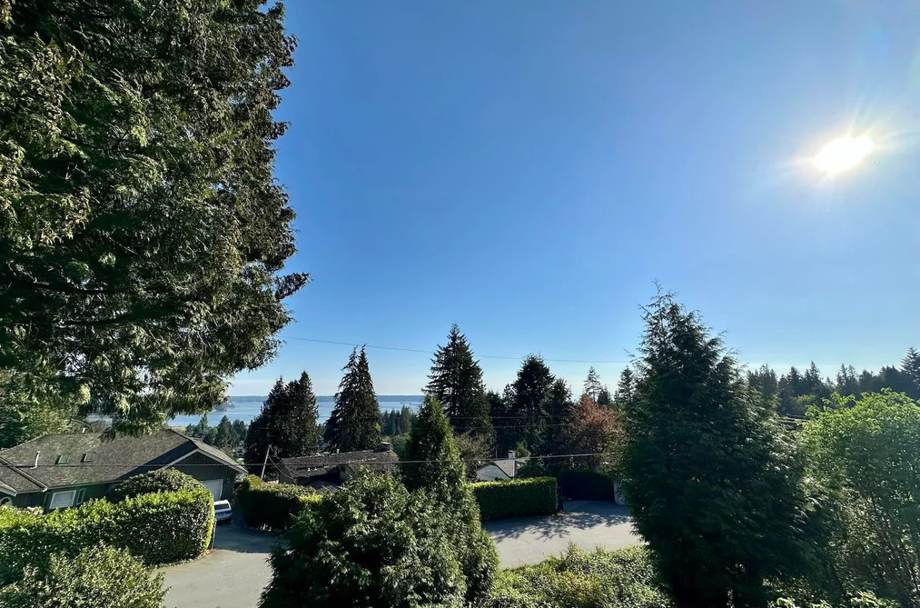 House for sale at 1215 Nepal Crescent West Vancouver British Columbia - MLS: R3112352