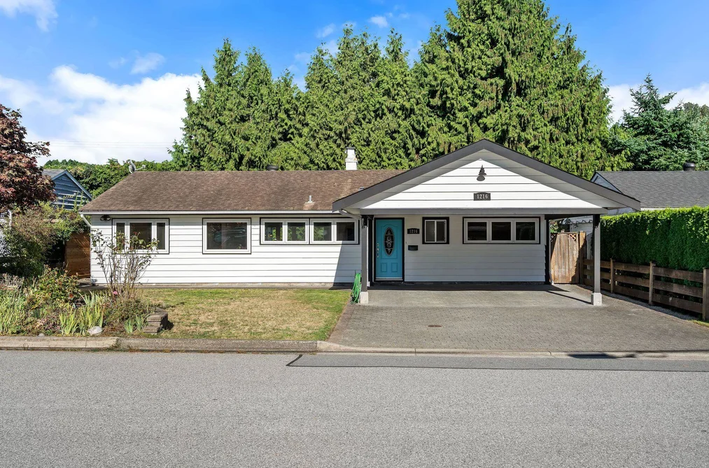 House for sale at 1216 Pinewood Crescent North Vancouver British Columbia - MLS: R3151861