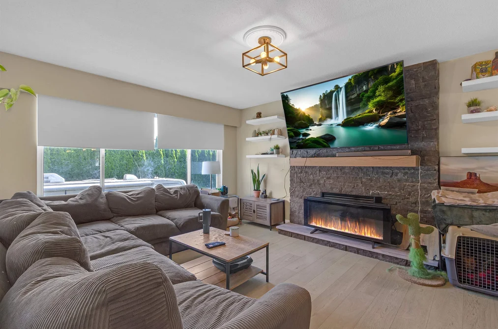 12209 221 STREET, Maple Ridge BC V2X 5T4, Maple Ridge BC — Residential for Sale - Photo 4