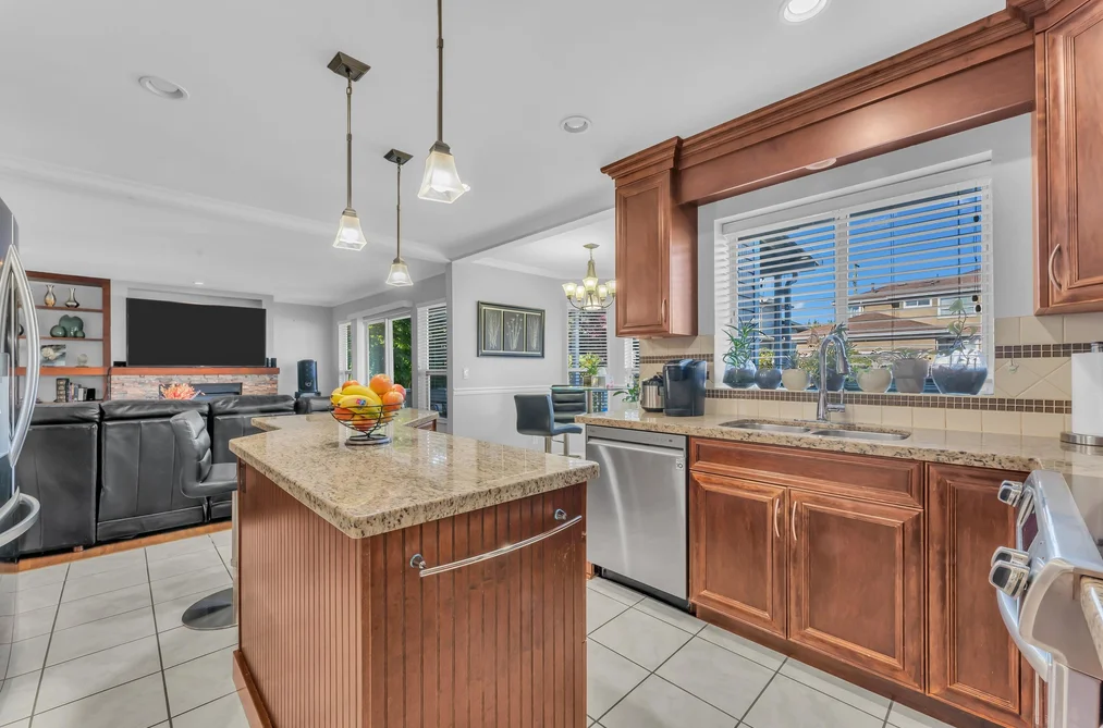 12231 63A Avenue, Surrey, BC - House for Sale - Photo 13 of 40