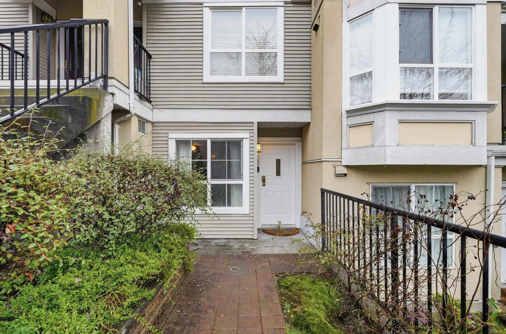 Condo for sale at 123 253 Casey Street Coquitlam British Columbia - MLS: R3101431
