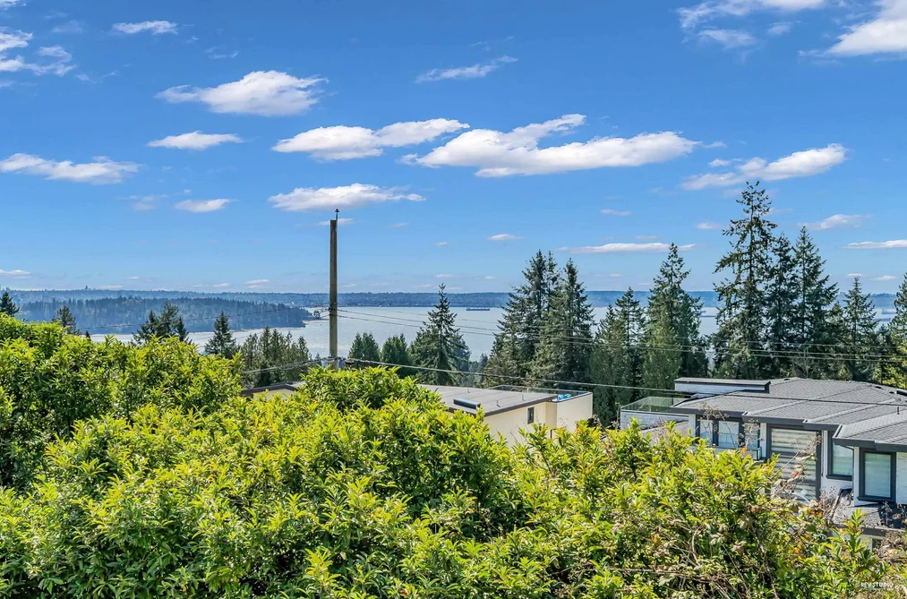 House for sale at 1230 Queens Avenue West Vancouver British Columbia - MLS: R3107983