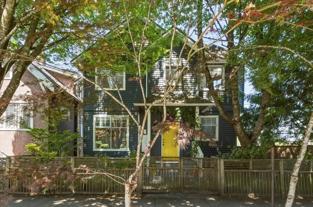 House for sale at 1239 E 22nd Avenue Vancouver British Columbia - MLS: R3133427