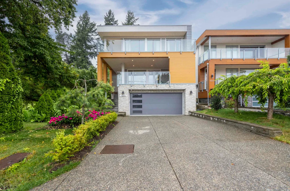 House for sale at 1245 Kent Street White Rock British Columbia - MLS: R3114451