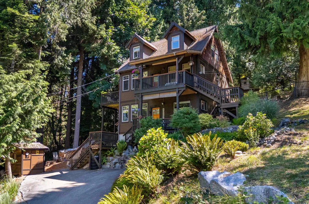 House for sale at 12494 Malcolm Road Madeira Park British Columbia - MLS: R3143456