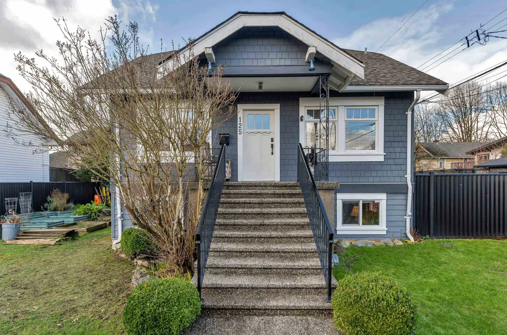 House for sale at 125 N Gilmore Avenue Burnaby British Columbia - MLS: R3110993