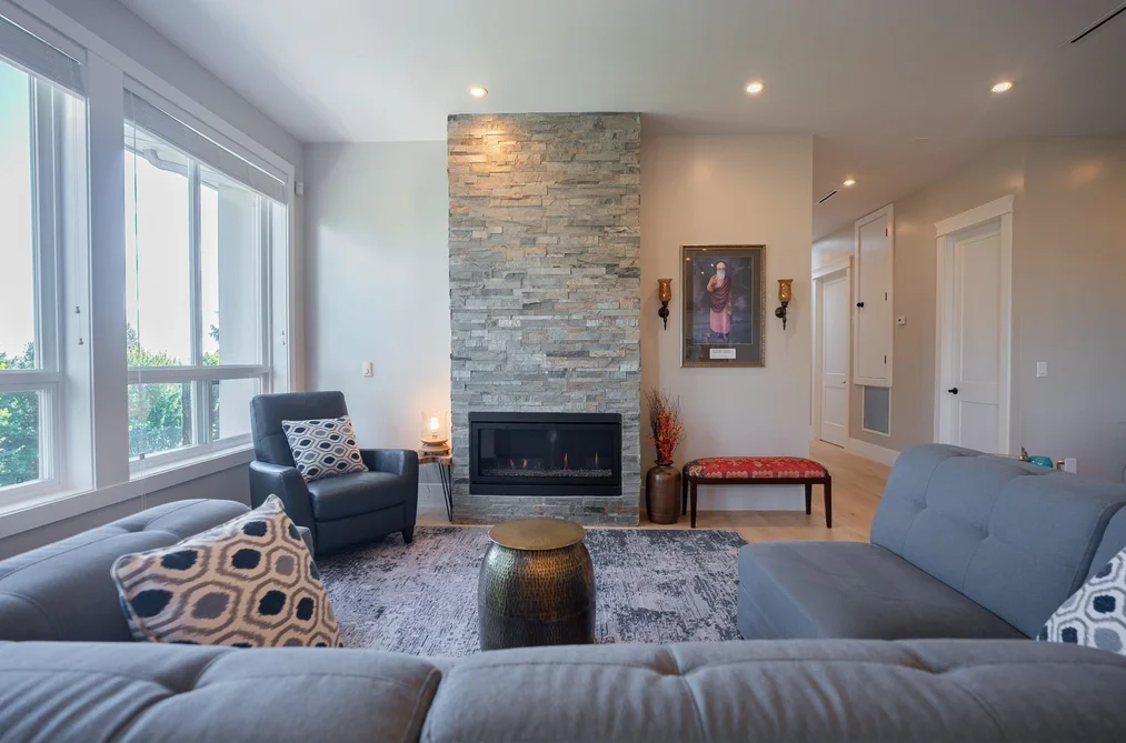 12528 52A Avenue, Surrey, BC - House for Sale - Photo 6 of 40 12528 52A Avenue, Surrey, BC - House for Sale - Photo 6 of 40