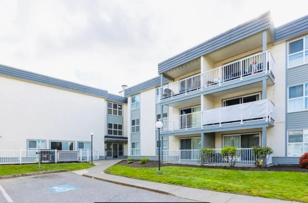 Condo for sale at 126 32850 George Ferguson Way Abbotsford British Columbia - MLS: R3109751