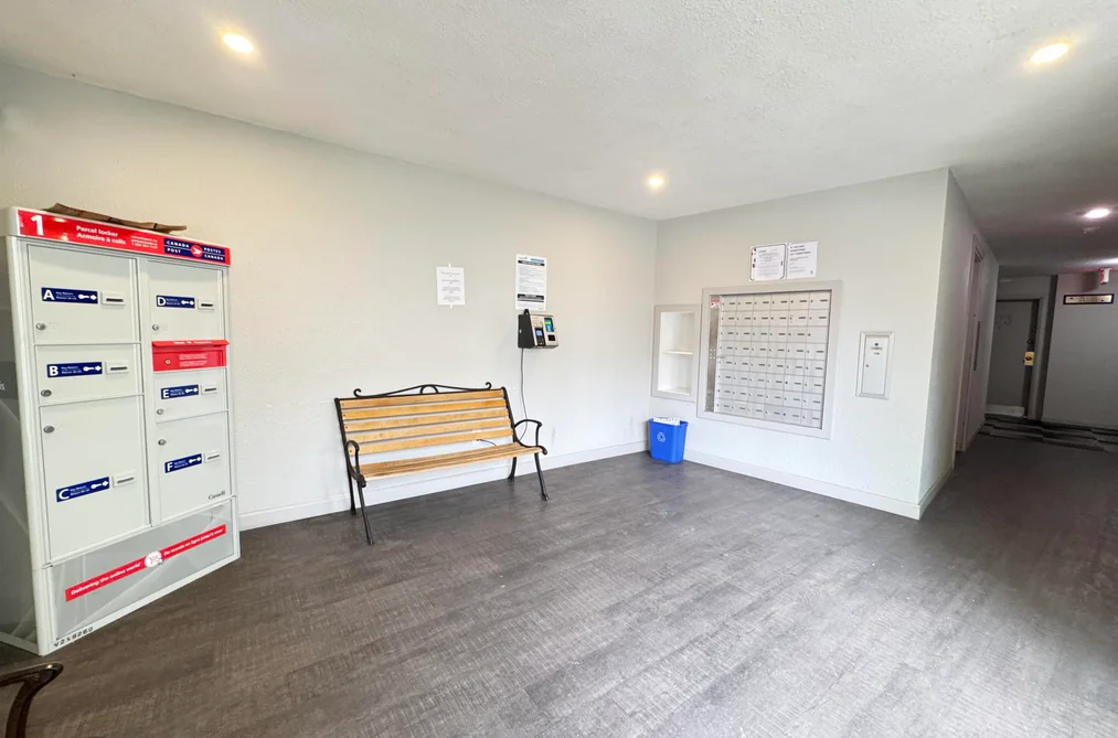 126 32850 GEORGE FERGUSON WAY, Abbotsford BC V2S 7K1, Abbotsford BC — Residential for Sale - Photo 2