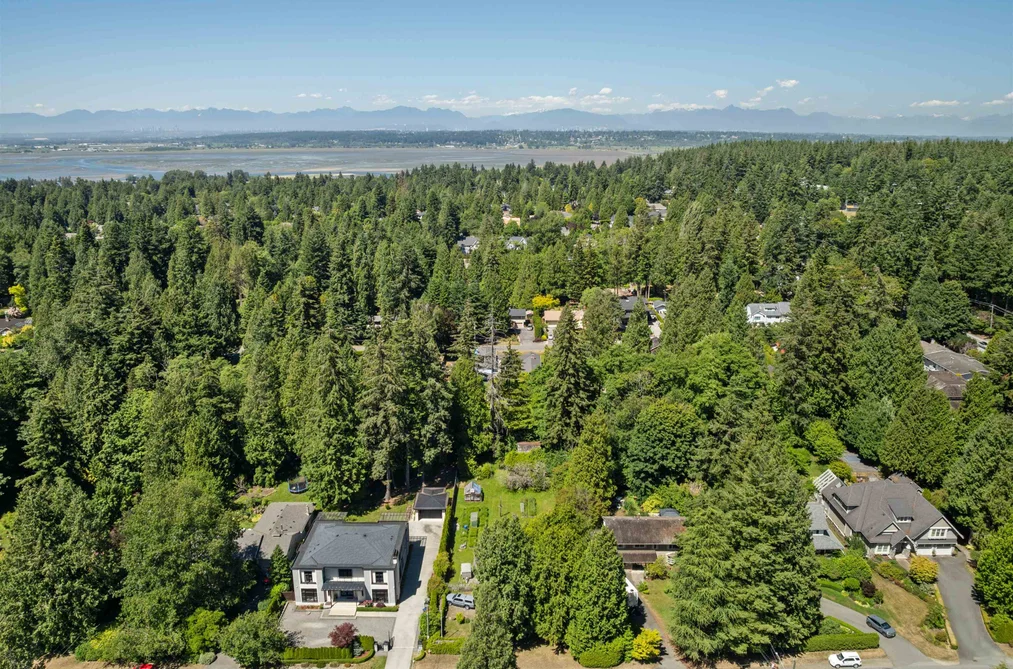 12721 22 AVENUE, Surrey BC V4A 2B9, Surrey BC — Residential for Sale — Photo 4 of 8