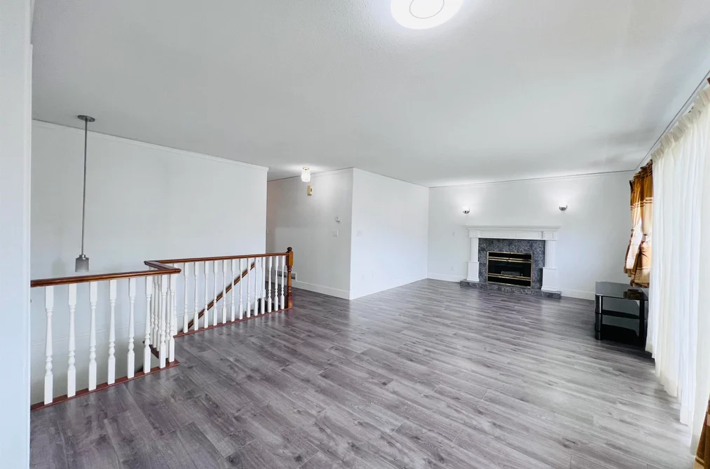 12751 115A AVENUE, Surrey BC V3V 3R3, Surrey BC — Residential for Sale — Photo 7 of 32
