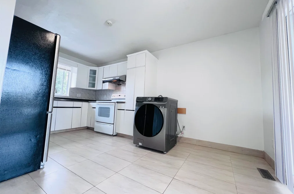 12751 115A AVENUE, Surrey BC V3V 3R3, Surrey BC — Residential for Sale — Photo 9 of 32