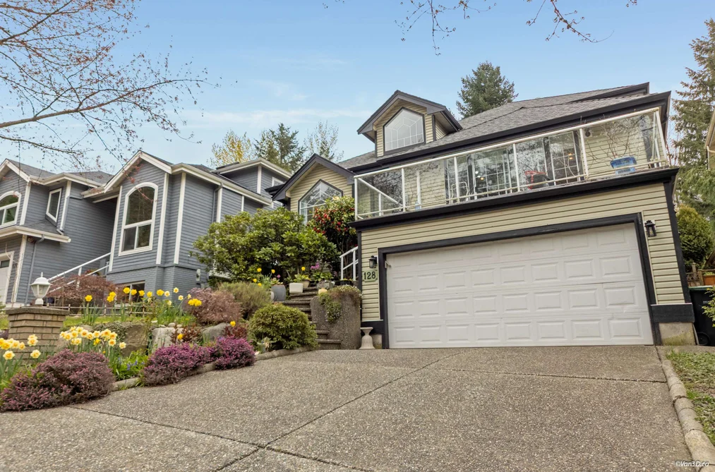 House for sale at 128 Parkside Drive Port Moody British Columbia - MLS: R3113307