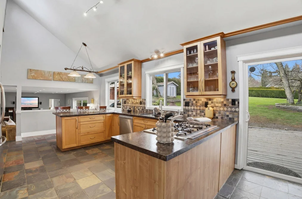 12891 SOUTHRIDGE DRIVE, Surrey BC V3X 3C7, Surrey BC — Residential for Sale - Photo 4
