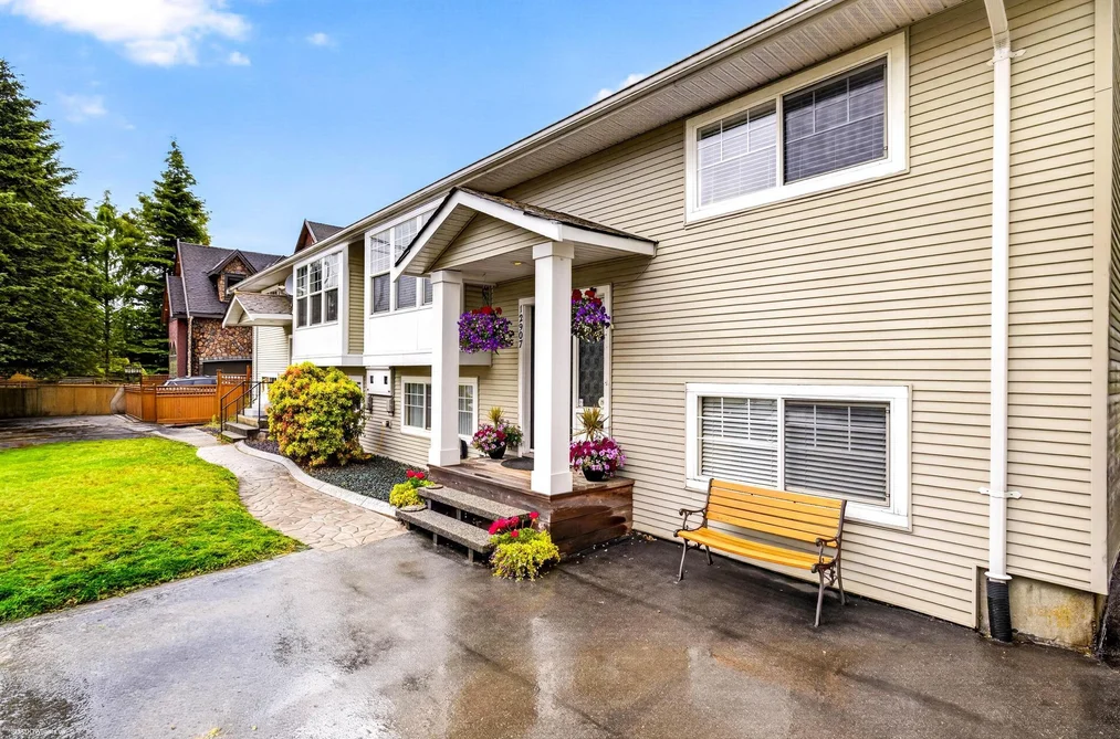 12905 99 AVENUE, Surrey, BC — Residential for Sale — Photo 4 of 40