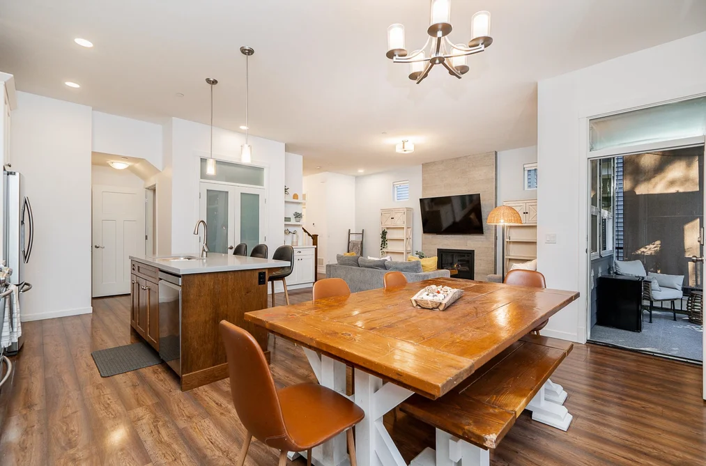 12913 240A Street, Maple Ridge, BC - House for Sale - Photo 11 of 39 12913 240A Street, Maple Ridge, BC - House for Sale - Photo 11 of 39