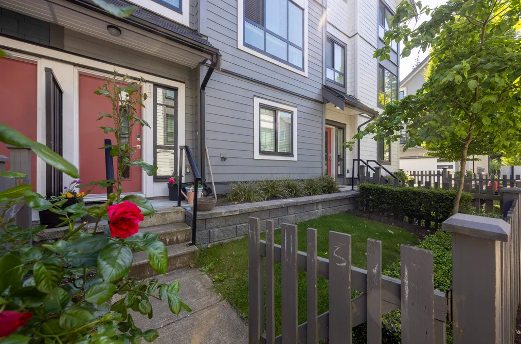 Townhouse for sale at 13 16760 25 Avenue Surrey British Columbia - MLS: R3127944