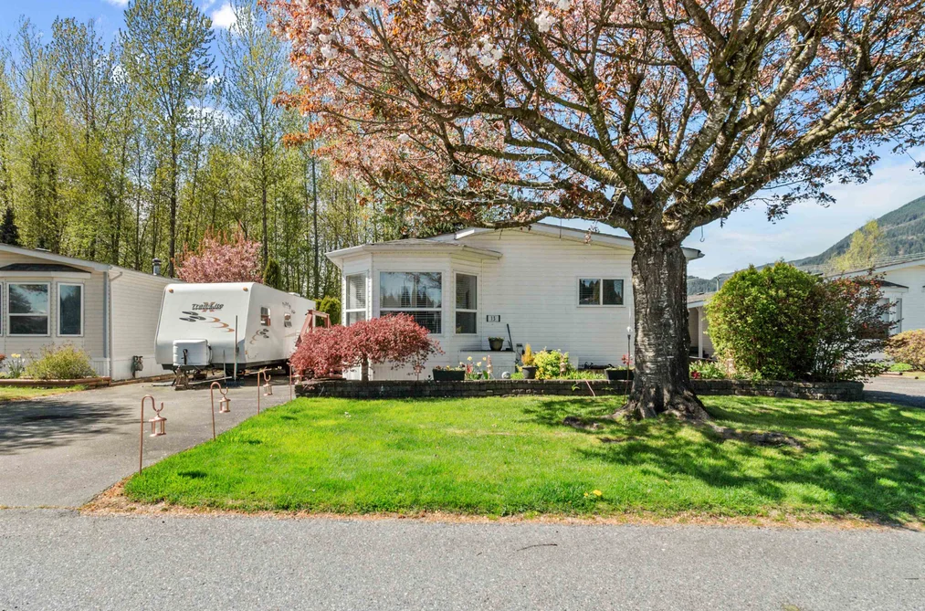 Manufactured Home for sale at 13 41168 Lougheed Highway Mission British Columbia - MLS: R3111039
