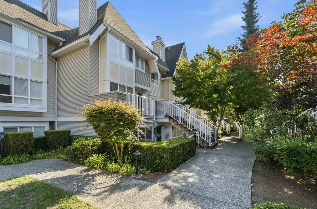 Townhouse for sale at 13 6577 Southoaks Crescent Burnaby British Columbia - MLS: R3152920