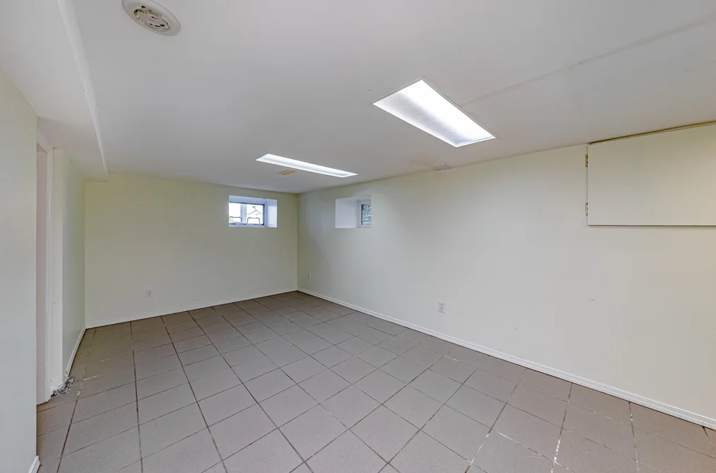 13 ELLESMERE AVENUE, Burnaby BC V5B 3S5, Burnaby BC — Residential for Sale — Photo 17 of 28