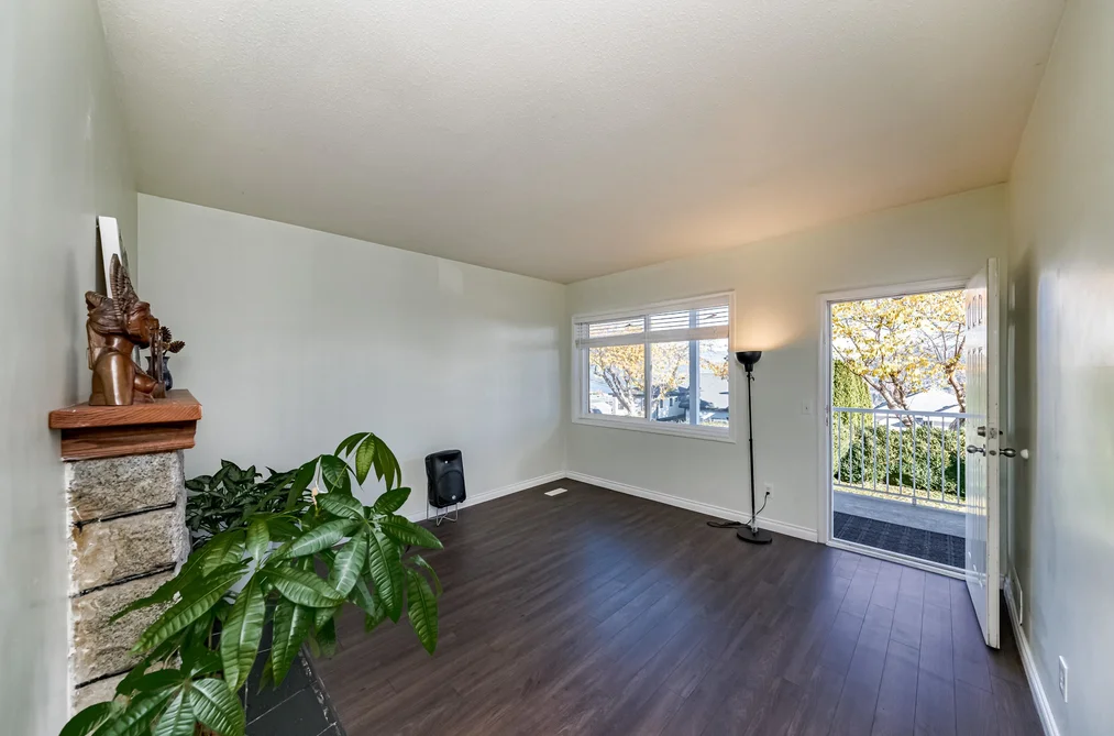 13 ELLESMERE AVENUE, Burnaby BC V5B 3S5, Burnaby BC — Residential for Sale — Photo 3 of 28