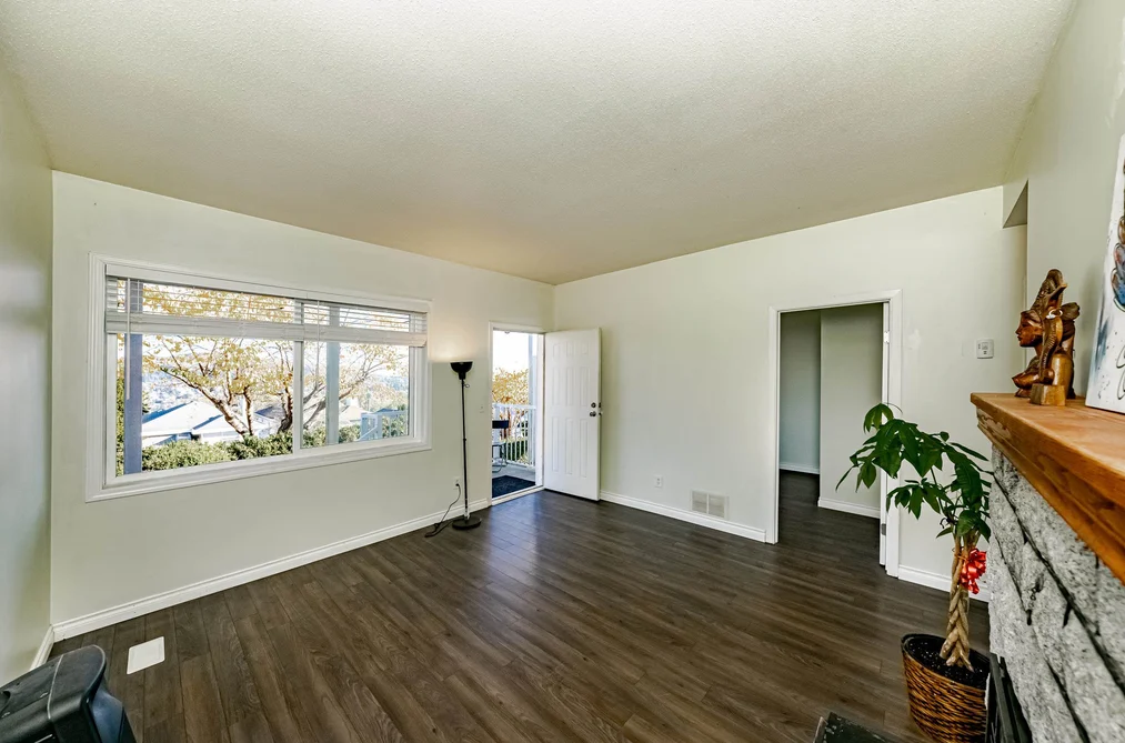 13 ELLESMERE AVENUE, Burnaby BC V5B 3S5, Burnaby BC — Residential for Sale — Photo 4 of 28