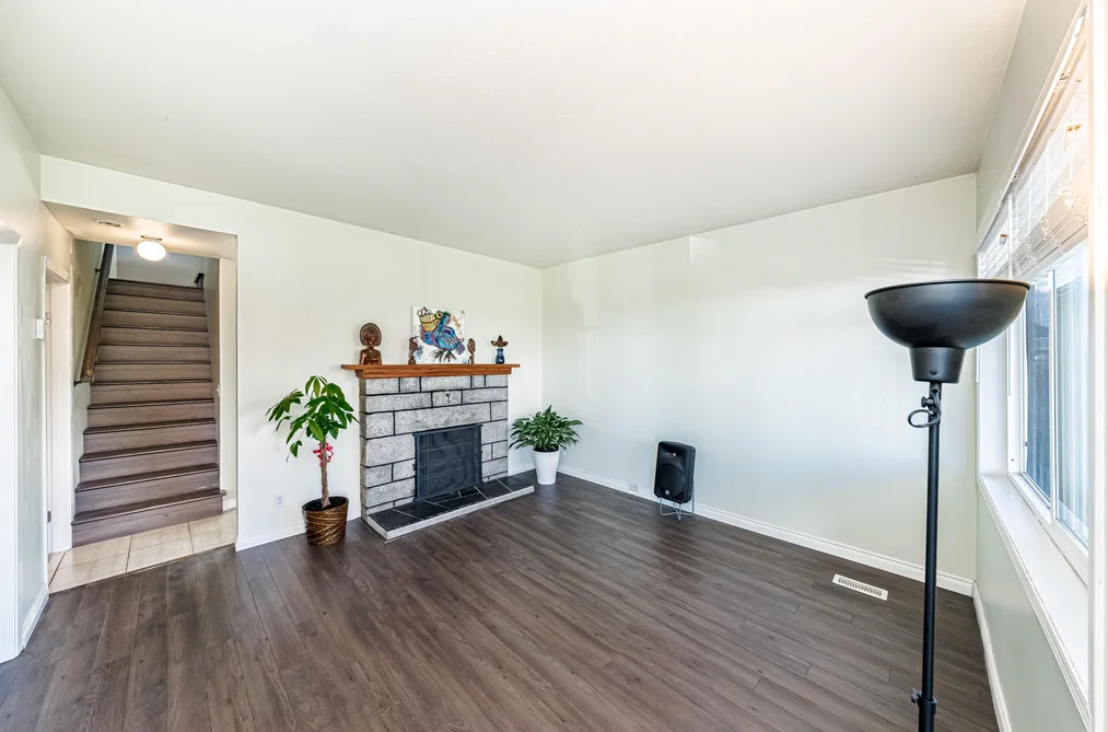 13 ELLESMERE AVENUE, Burnaby BC V5B 3S5, Burnaby BC — Residential for Sale — Photo 5 of 28
