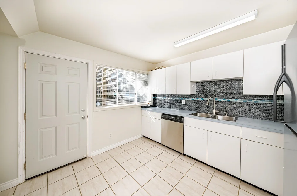 13 ELLESMERE AVENUE, Burnaby BC V5B 3S5, Burnaby BC — Residential for Sale — Photo 6 of 28