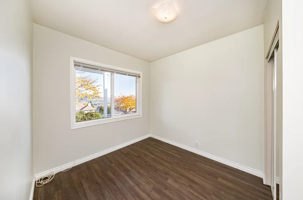13 ELLESMERE AVENUE, Burnaby BC V5B 3S5, Burnaby BC — Residential for Sale — Photo 9 of 28
