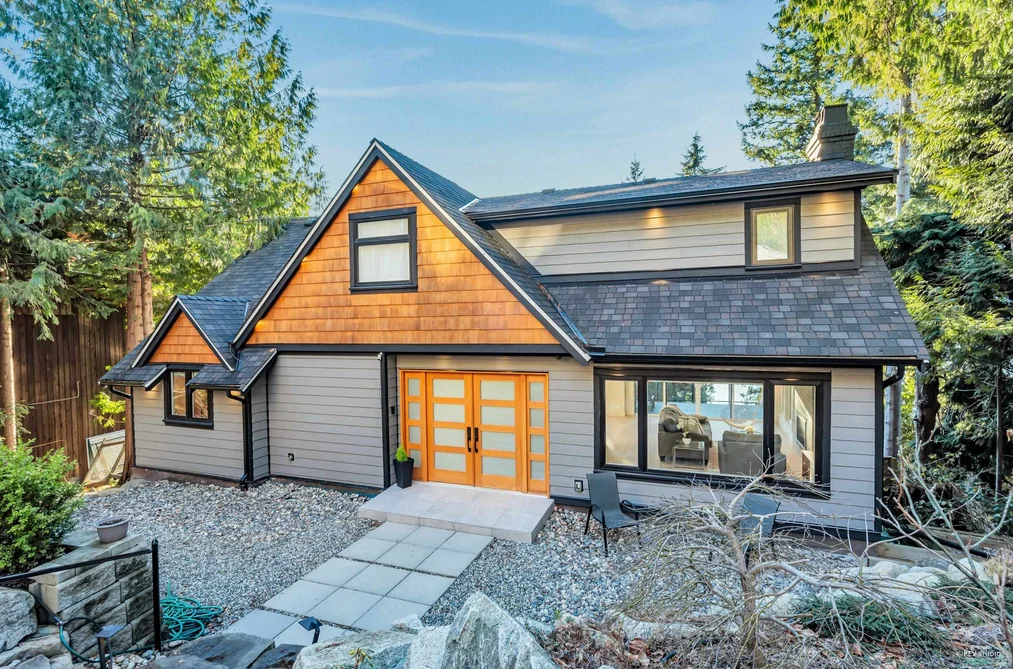 130 OCEANVIEW PLACE, Lions Bay BC V0N 2E0, Lions Bay BC — Residential for Sale - Photo 2