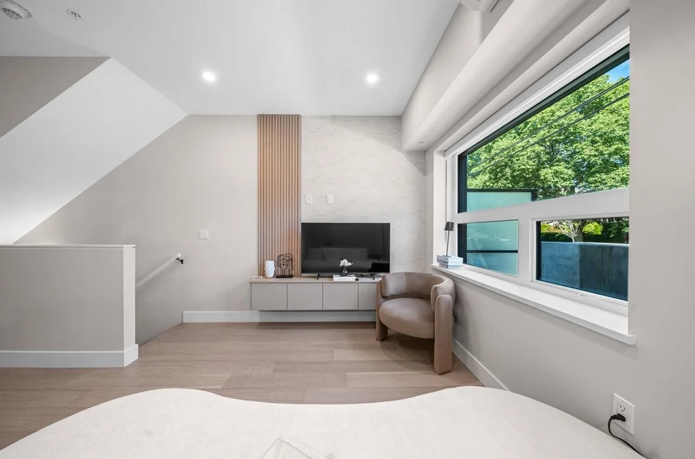 130 W WOODSTOCK AVENUE, Vancouver BC V5Y 0P4, Vancouver BC — Residential for Sale — Photo 3 of 25