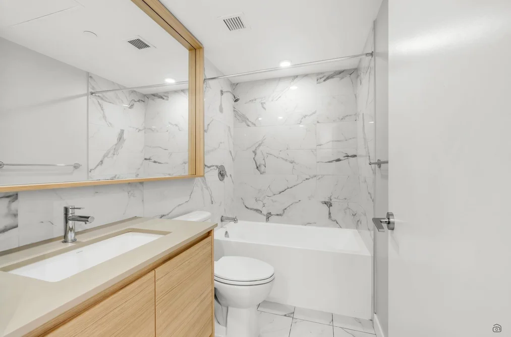 1301 10626 CITY PARKWAY, Surrey BC V3T 0S3, Surrey BC — Residential for Sale — Photo 4 of 18