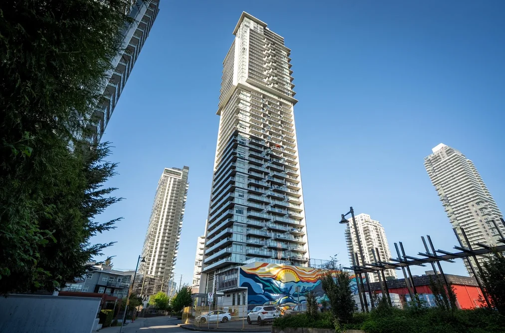 Condo for sale at 1301 567 Clarke Road Coquitlam British Columbia - MLS: R3117231