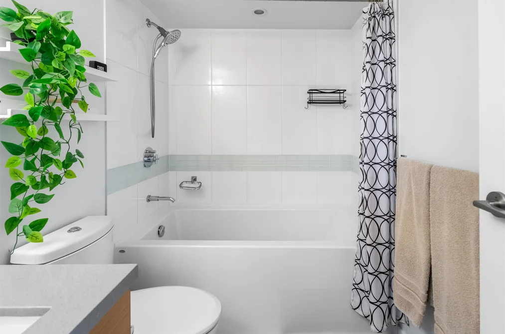 1302 10777 UNIVERSITY DRIVE, Surrey BC V3T 0E6, Surrey BC — Residential for Sale — Photo 16 of 24