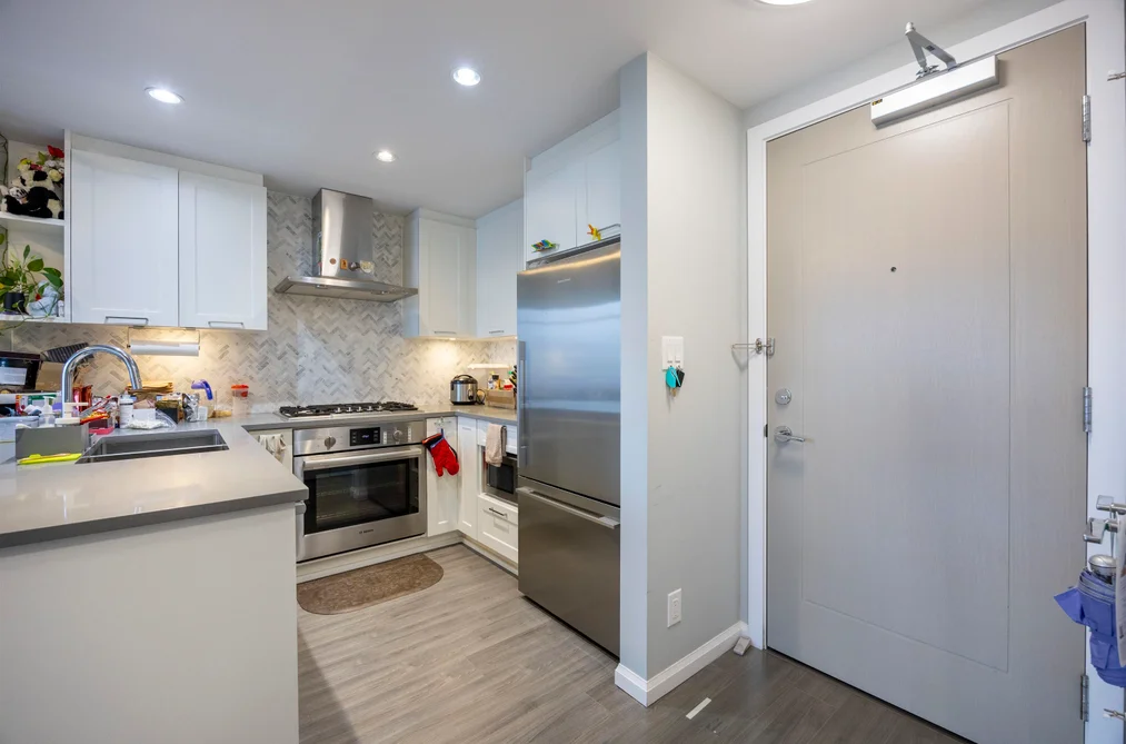 1303 520 COMO LAKE, Coquitlam, BC — Residential for Sale — Photo 10 of 20